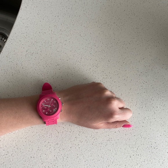 Micheal Kors Sport watch - Picture 4 of 5